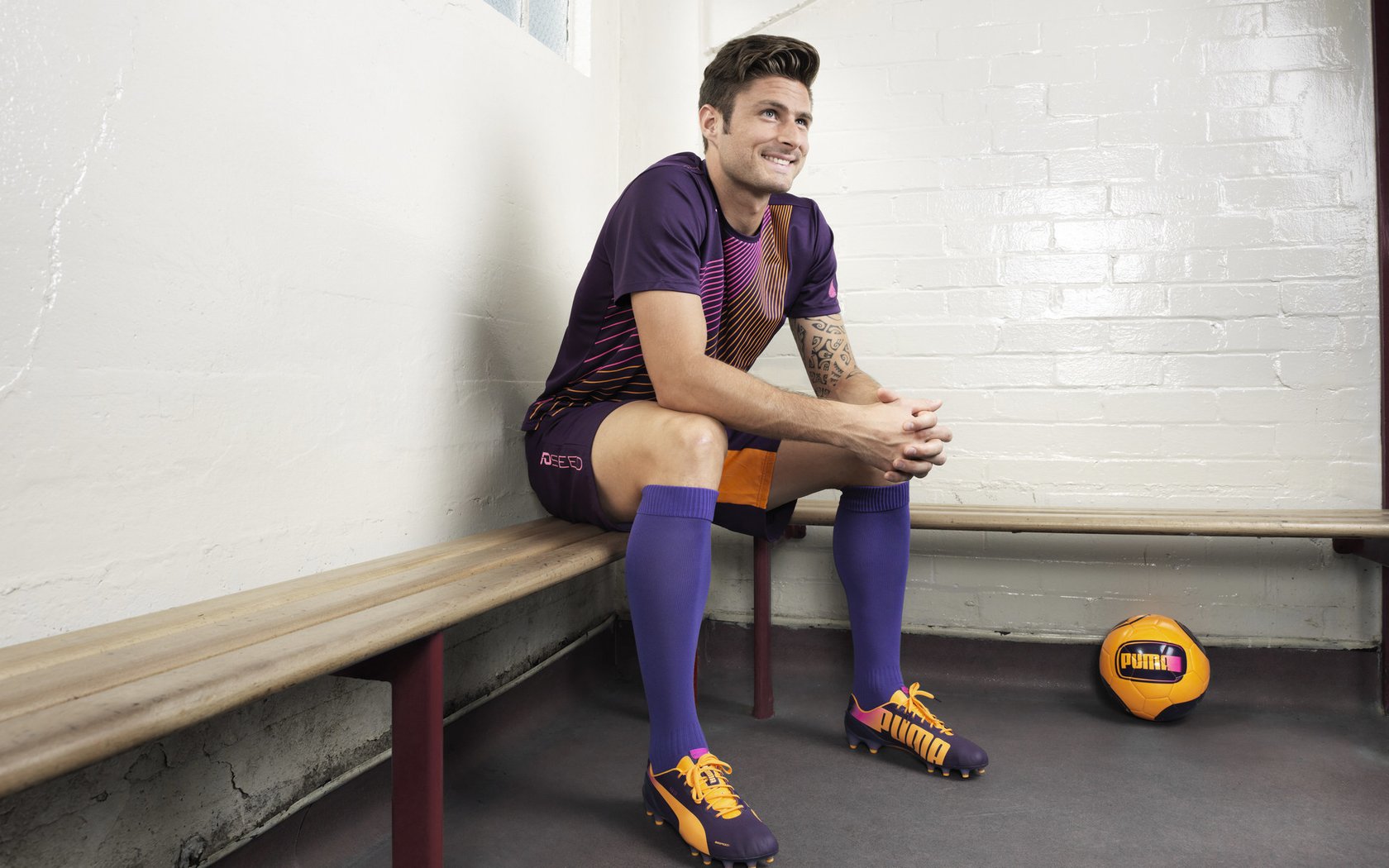 曼城制霸伊朗？奥纳纳欧冠半决赛接管比赛—足球世界的文化交融与个人英雄主义